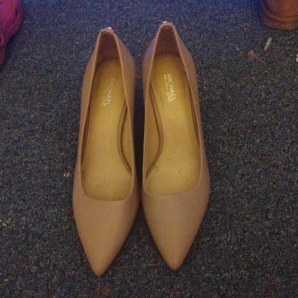 Michael Kors Tan Heels Classic Pointed-Toe Design - Picture 1 of 1
